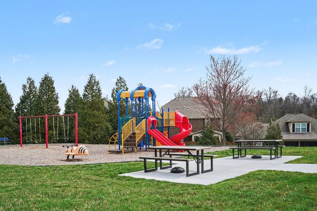 1004 Waterstone Dr, Lebanon, TN 37090