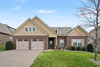 1004 Waterstone Dr, Lebanon, TN 37090