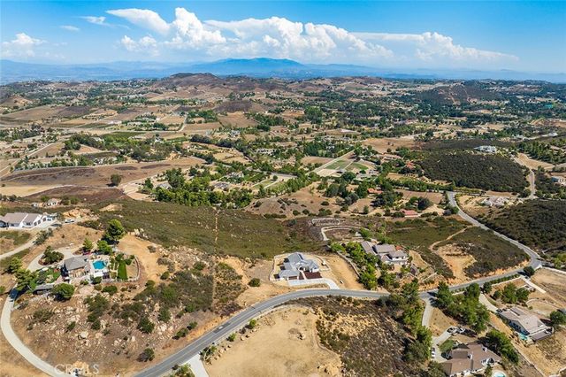 38566 Vista Del Bosque, Murrieta, CA 92562