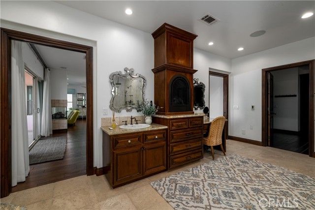 22986 Gray Fox Drive, Canyon Lake, CA 92587