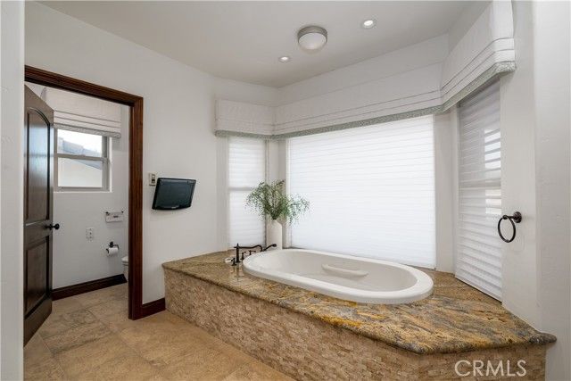 22986 Gray Fox Drive, Canyon Lake, CA 92587