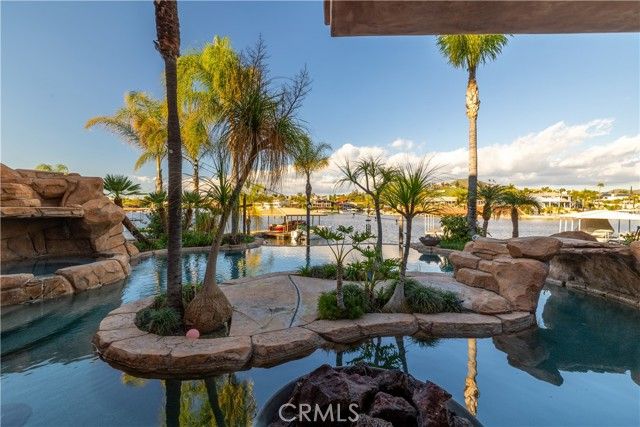 22986 Gray Fox Drive, Canyon Lake, CA 92587