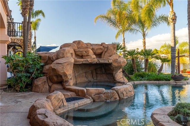 22986 Gray Fox Drive, Canyon Lake, CA 92587