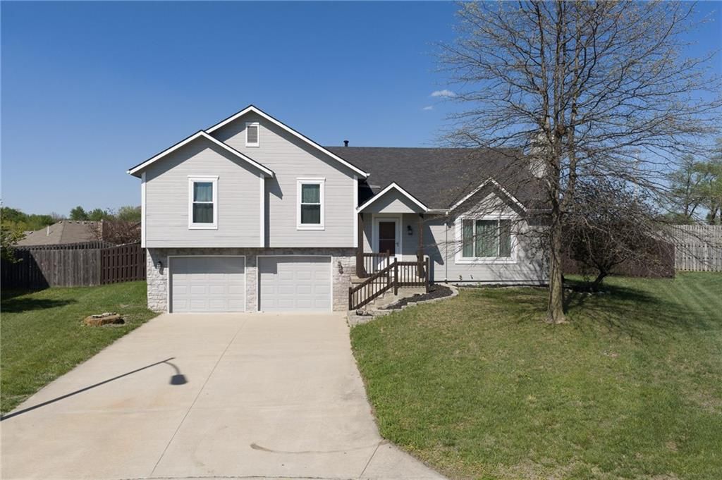 15506 Iron Creek Court, Basehor, KS 66007