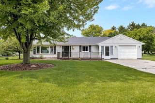 712 Armstrong AVENUE, Howards Grove, WI 53083