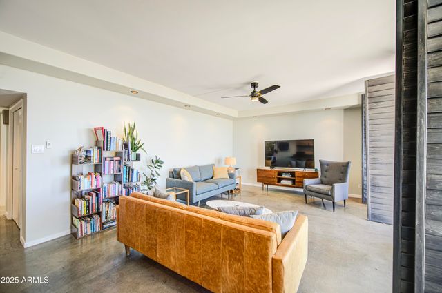 207 W CLARENDON Avenue B20, Phoenix, AZ 85013