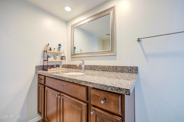 207 W CLARENDON Avenue B20, Phoenix, AZ 85013