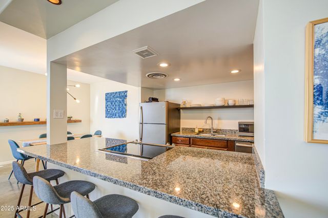 207 W CLARENDON Avenue B20, Phoenix, AZ 85013