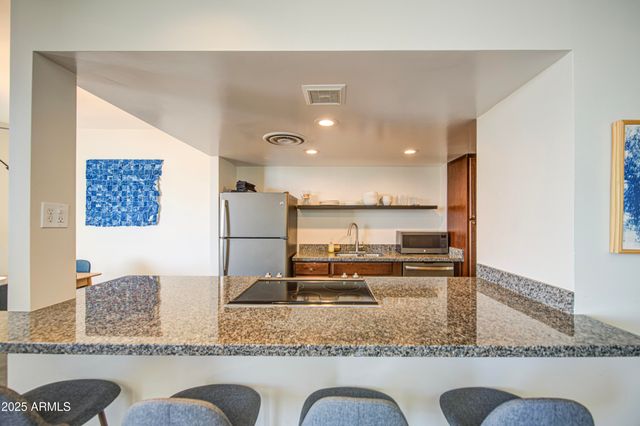 207 W CLARENDON Avenue B20, Phoenix, AZ 85013