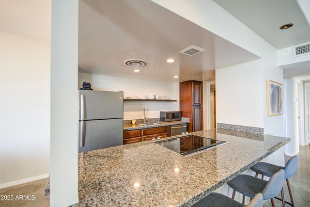 207 W CLARENDON Avenue B20, Phoenix, AZ 85013