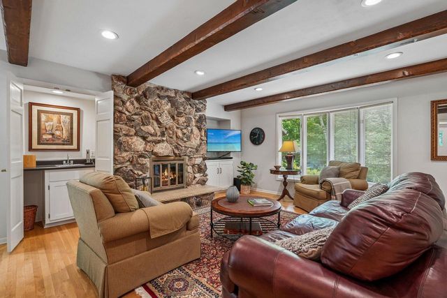 N93W5780 Dorchester DRIVE, Cedarburg, WI 53012