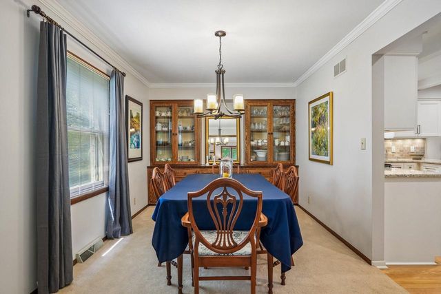 N93W5780 Dorchester DRIVE, Cedarburg, WI 53012