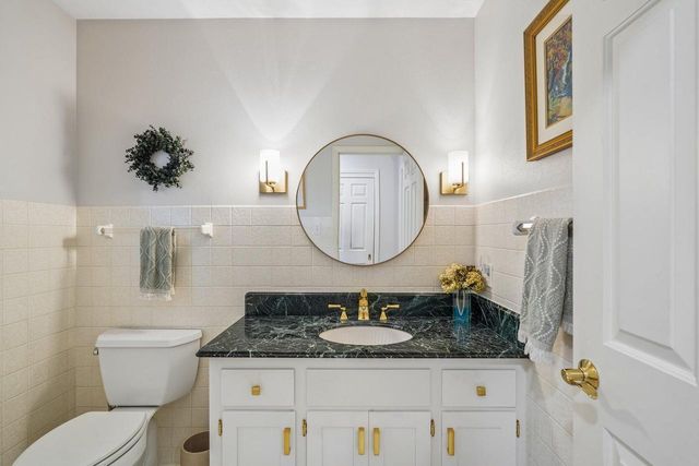 N93W5780 Dorchester DRIVE, Cedarburg, WI 53012