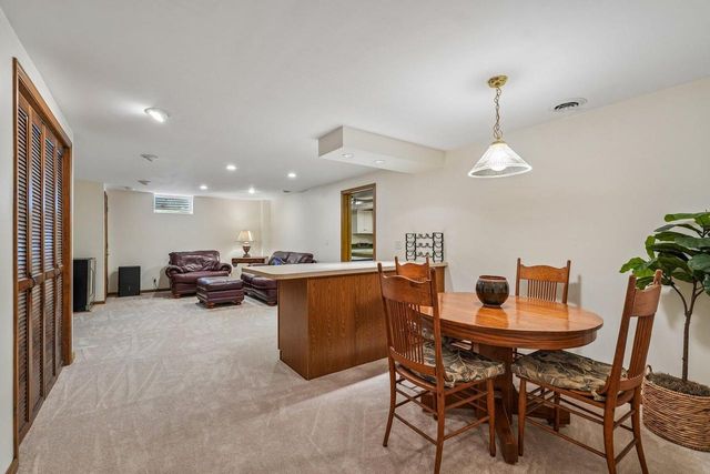 N93W5780 Dorchester DRIVE, Cedarburg, WI 53012