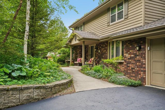 N93W5780 Dorchester DRIVE, Cedarburg, WI 53012