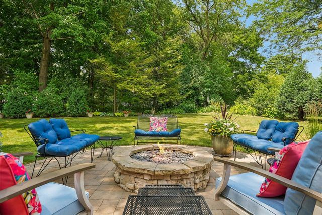 N93W5780 Dorchester DRIVE, Cedarburg, WI 53012