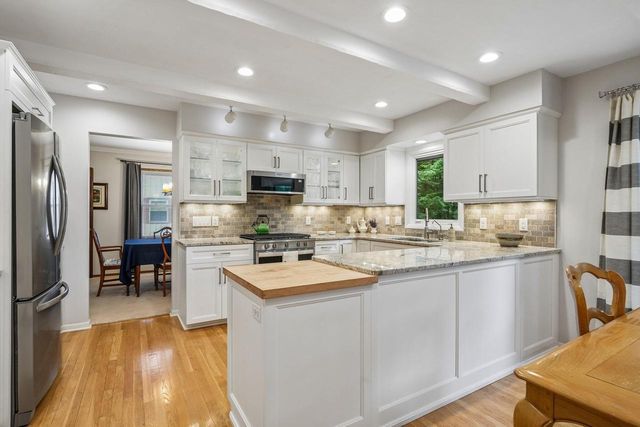 N93W5780 Dorchester DRIVE, Cedarburg, WI 53012