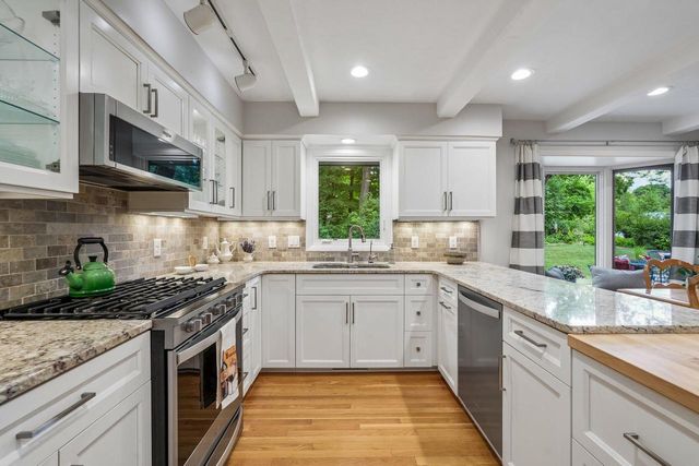 N93W5780 Dorchester DRIVE, Cedarburg, WI 53012