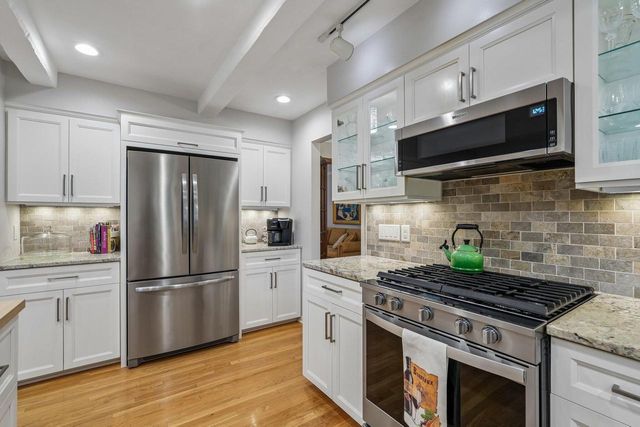 N93W5780 Dorchester DRIVE, Cedarburg, WI 53012