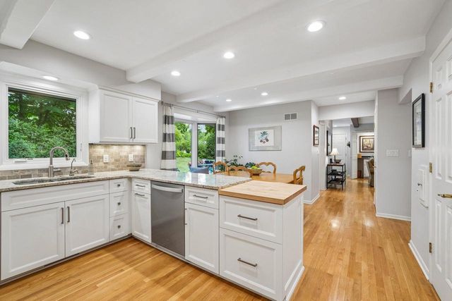 N93W5780 Dorchester DRIVE, Cedarburg, WI 53012