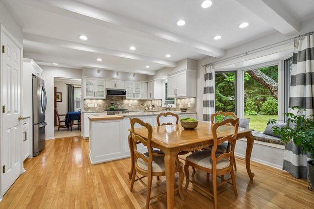 N93W5780 Dorchester DRIVE, Cedarburg, WI 53012