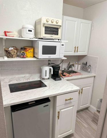 950 NE 127th St 1, North Miami, FL 33161