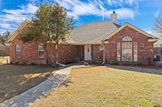 102 Fairway St., Chandler, TX 75758