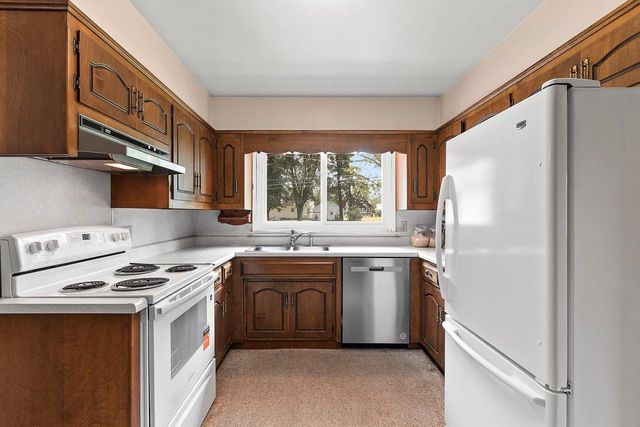 244 E PULASKI STREET, Pulaski, WI 54162
