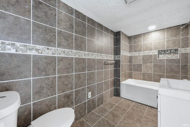 2808 Taylor Street, Fort Wayne, IN 46802