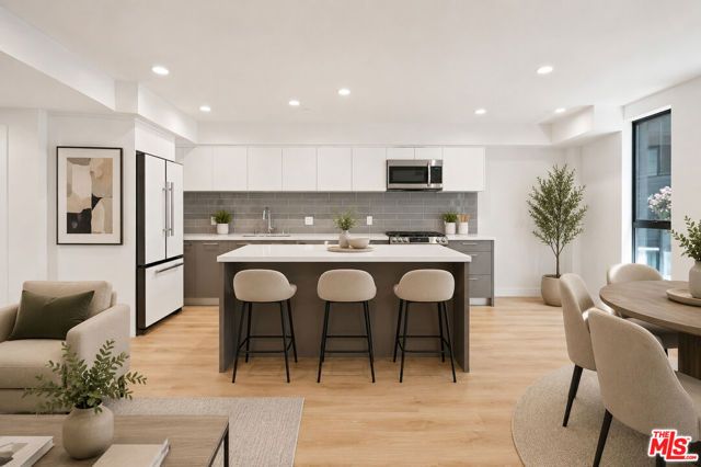 1434 N Poinsettia Place 305, Los Angeles, CA 90046