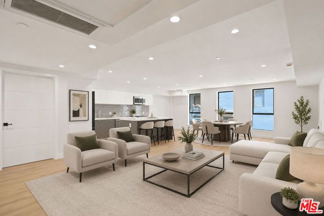 1434 N Poinsettia Place 305, Los Angeles, CA 90046
