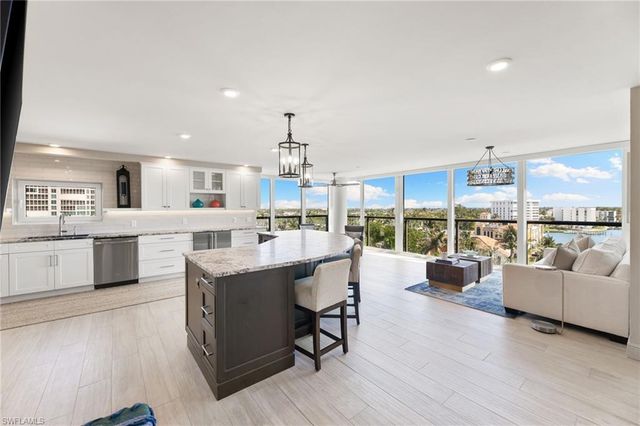 4031 Gulf Shore BLVD N 7D, Naples, FL 34103