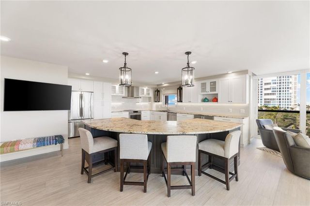 4031 Gulf Shore BLVD N 7D, Naples, FL 34103