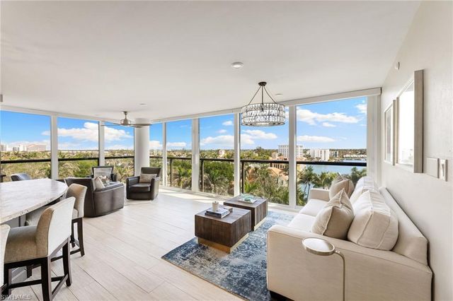 4031 Gulf Shore BLVD N 7D, Naples, FL 34103