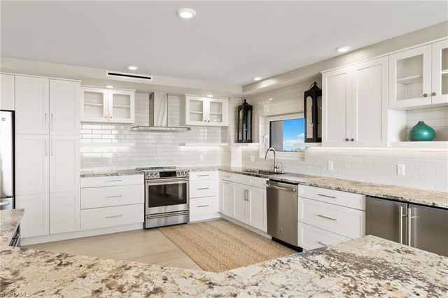 4031 Gulf Shore BLVD N 7D, Naples, FL 34103