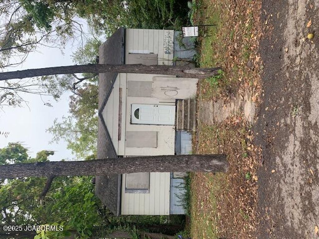 303 E FILLMORE STREET, Jefferson City, MO 65101