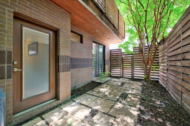 381 E Greenbriar Lane 304, Dallas, TX 75203