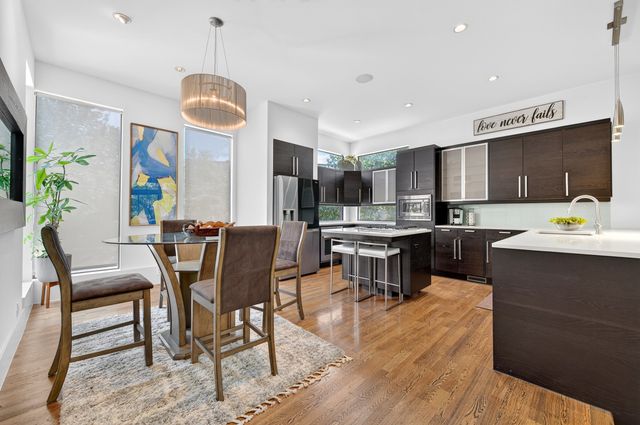 381 E Greenbriar Lane 304, Dallas, TX 75203