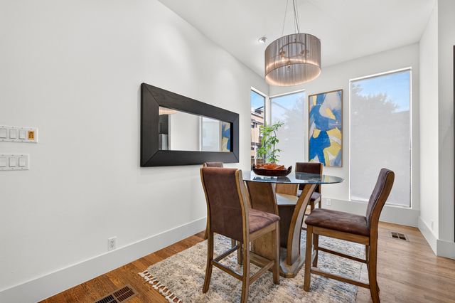 381 E Greenbriar Lane 304, Dallas, TX 75203