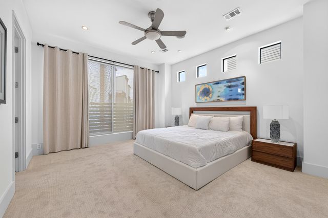 381 E Greenbriar Lane 304, Dallas, TX 75203