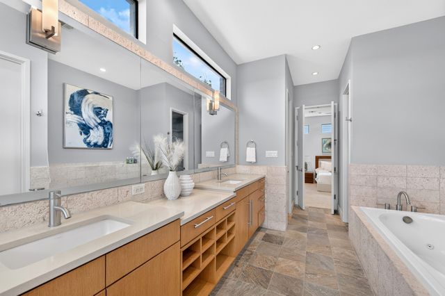 381 E Greenbriar Lane 304, Dallas, TX 75203