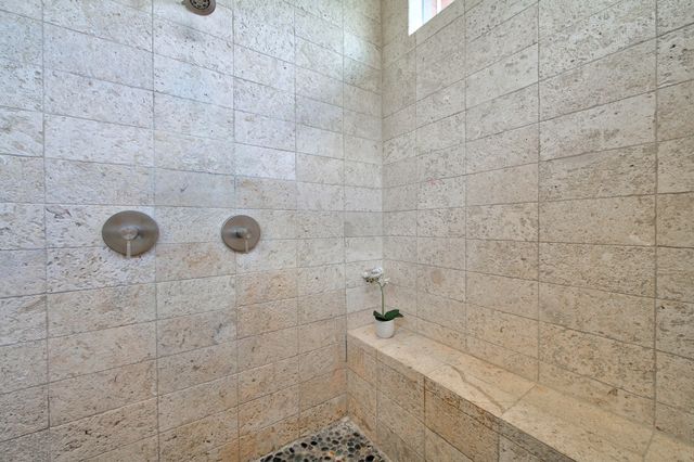 381 E Greenbriar Lane 304, Dallas, TX 75203