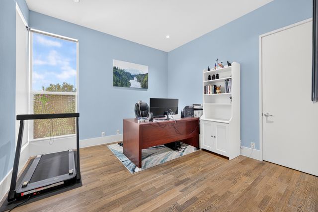 381 E Greenbriar Lane 304, Dallas, TX 75203