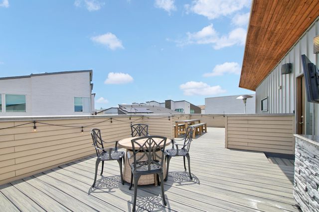 381 E Greenbriar Lane 304, Dallas, TX 75203