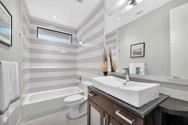 381 E Greenbriar Lane 304, Dallas, TX 75203