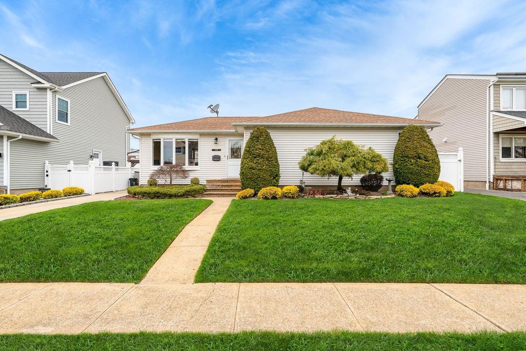 3609 Woodward Avenue, Seaford, NY 11783