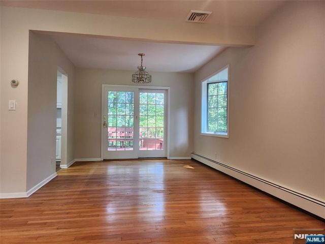 3 Arrowhead Road, Park Ridge, NJ 07656