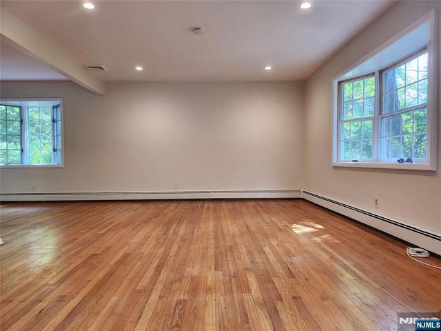 3 Arrowhead Road, Park Ridge, NJ 07656