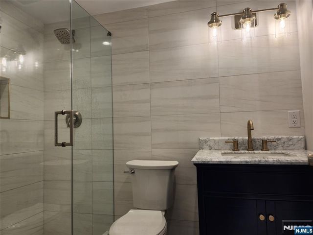 3 Arrowhead Road, Park Ridge, NJ 07656