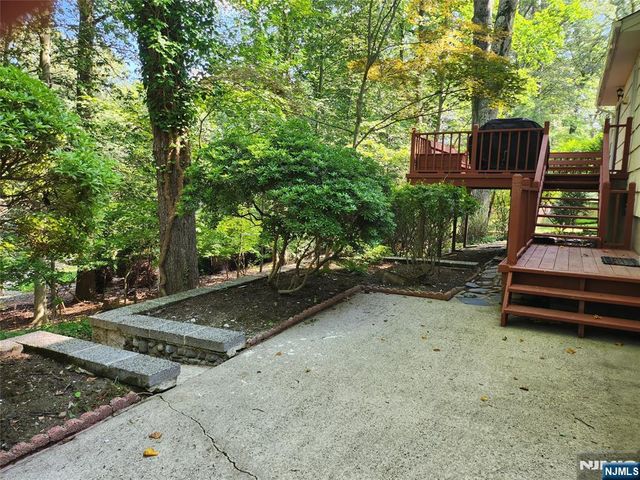 3 Arrowhead Road, Park Ridge, NJ 07656